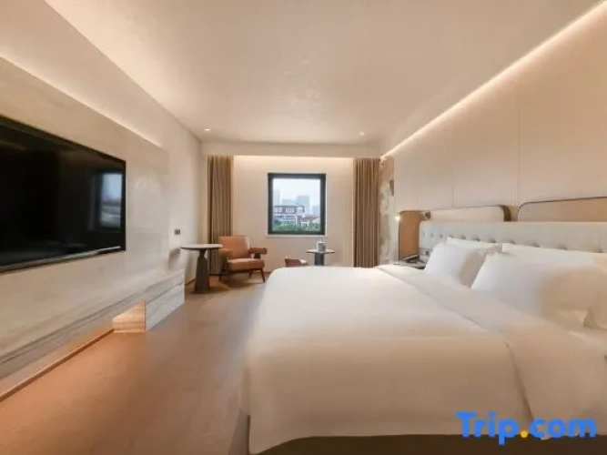 Standard Double room with city view