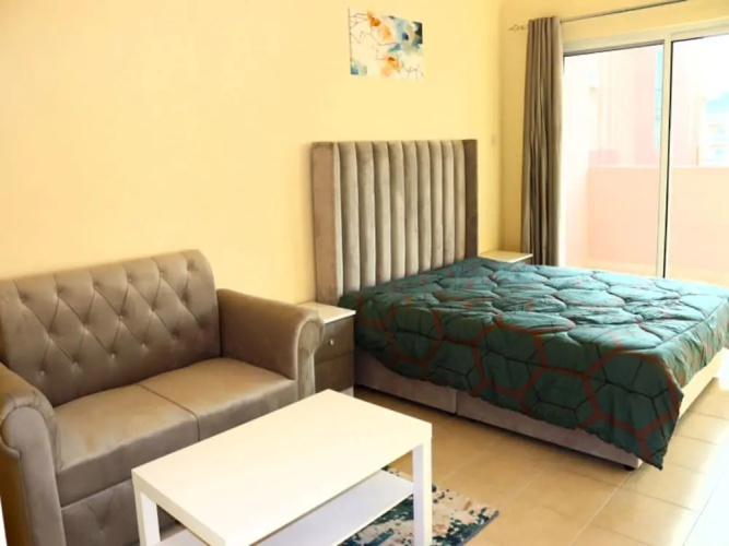 Stunning Studio With Balcony And Free Parking