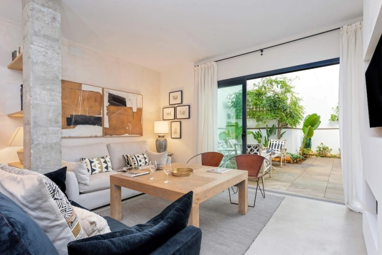 2 Bedrooms Apartment