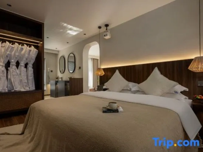 Deluxe Family Suite with garden view