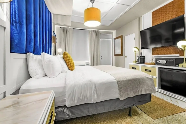 Standard Double room with city view
