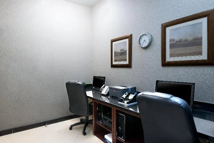 Holiday Inn Express & Suites Los Angeles Airport Hawthorne photo 12