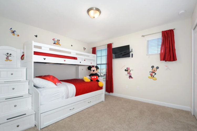Modern 5 bedroom home in Champions Gate