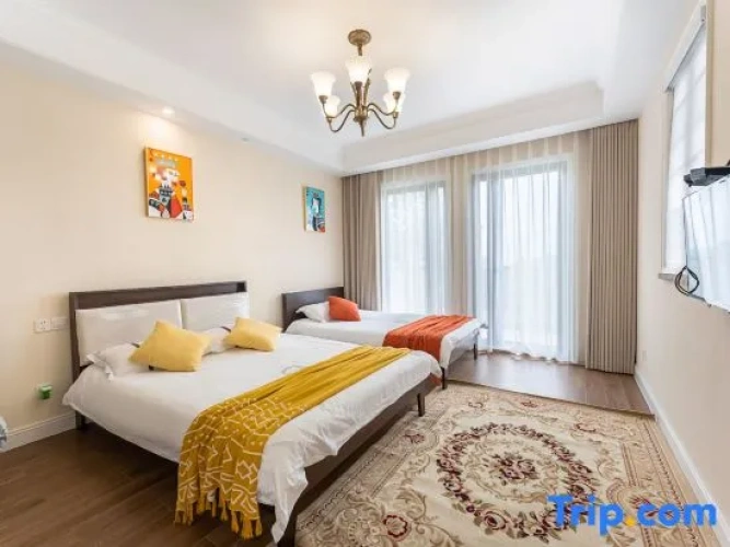 2 Bedrooms Triple Villa