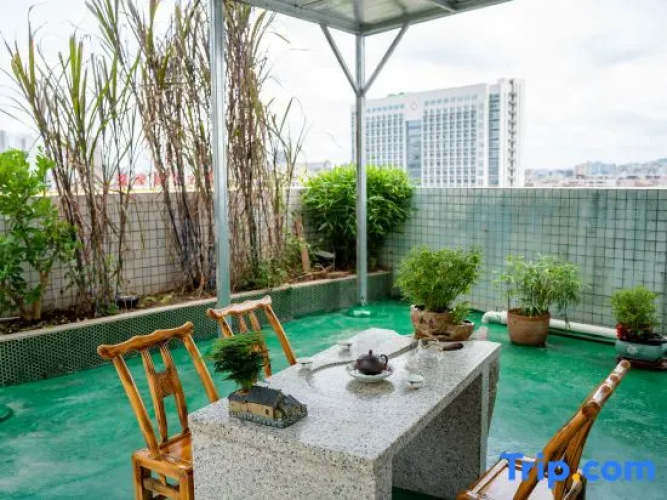 Lexuan Holiday Hotel