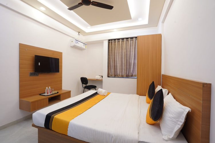 AY Plus Regency Hotel