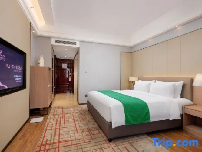 Deluxe Double room with city view