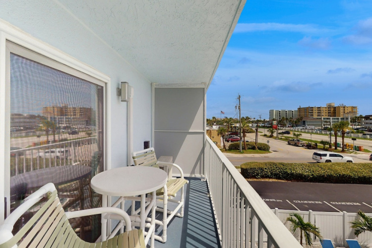 Mariners Cove 302 - New Smyrna Beach, FL