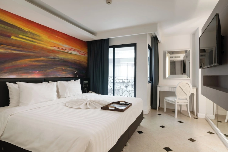 Deluxe Double room with city view