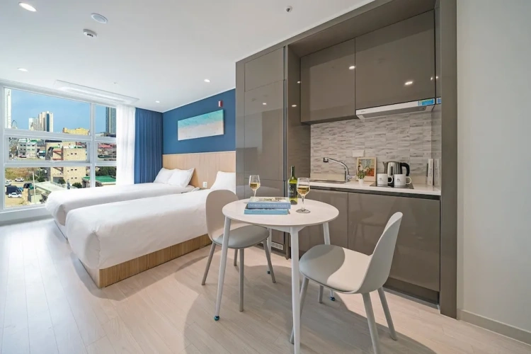 Standard Twin room with city view