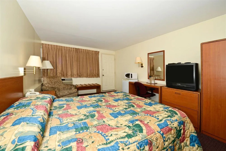 Travelers Inn