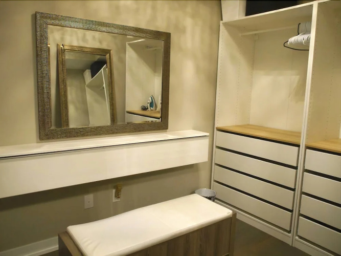 Beautiful 1BR Condo King Street West