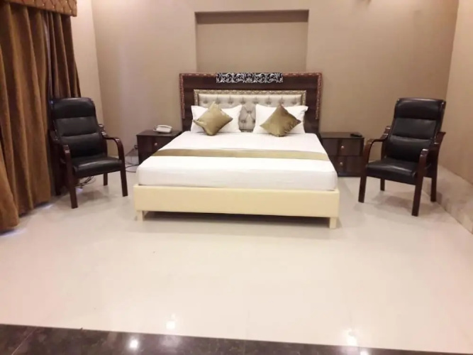 Hotel Days Inn Two