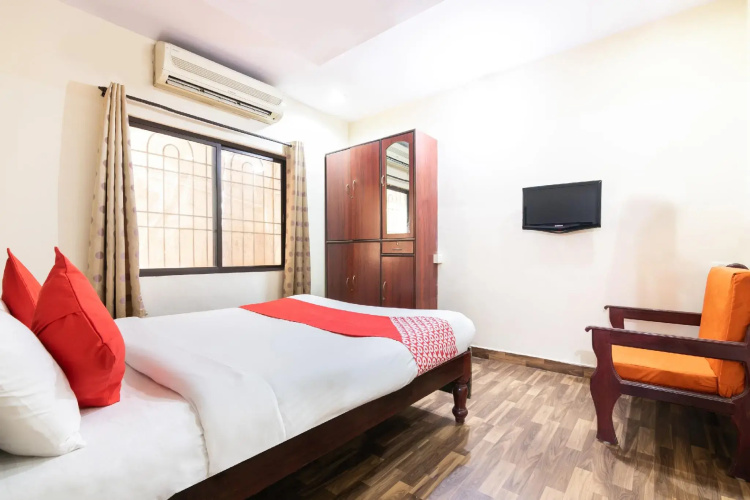OYO 10293 Rajmahal Comforts