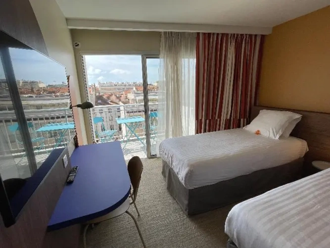 Standard Twin room with balcony