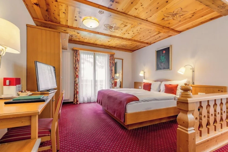 Deluxe Double room with balcony and with Matterhorn view