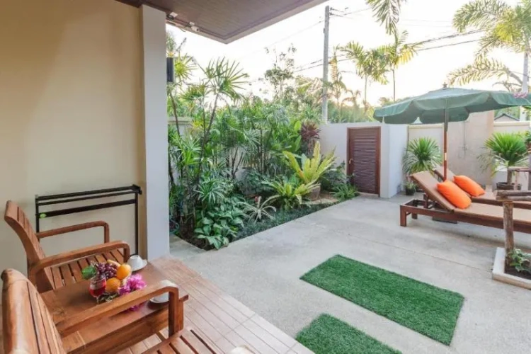 1 Bedroom Standard Double room with balcony and with pool view