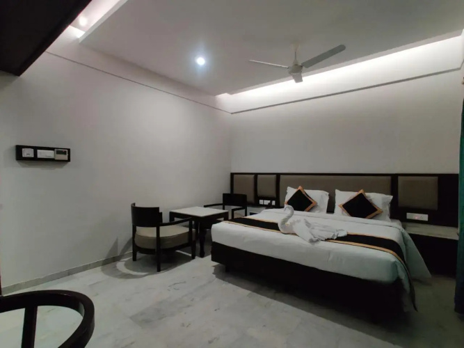 Hotel Saratharajans