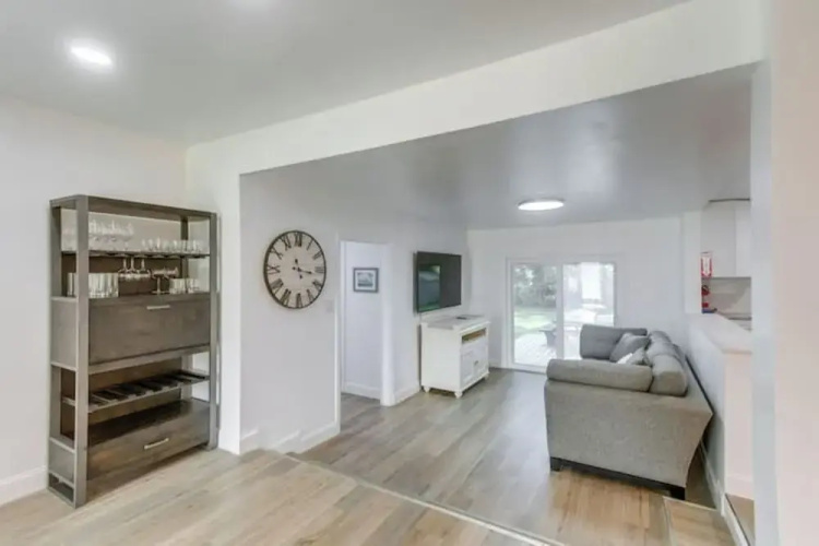 3BR Charming Retreat W & Deck & Wifi