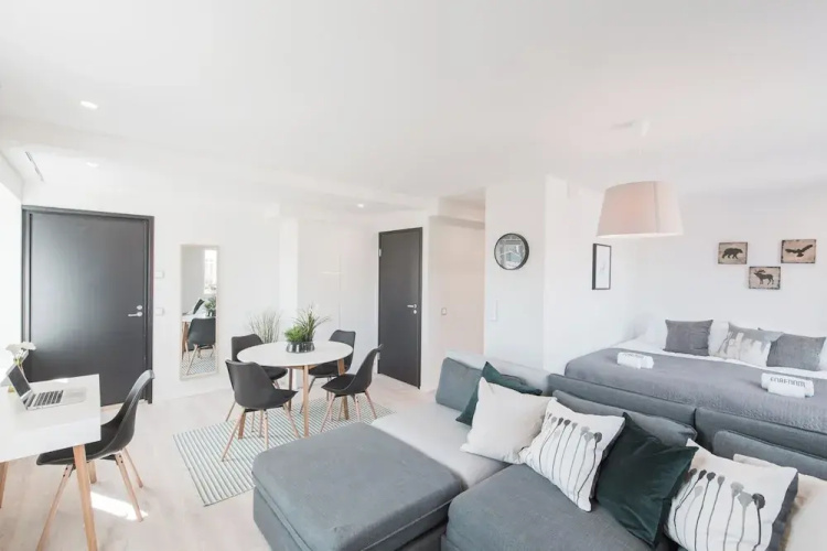 Holidazzle Serviced Appartment