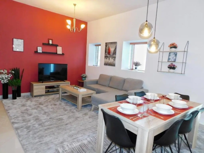 2 Bedrooms Apartment with partial view