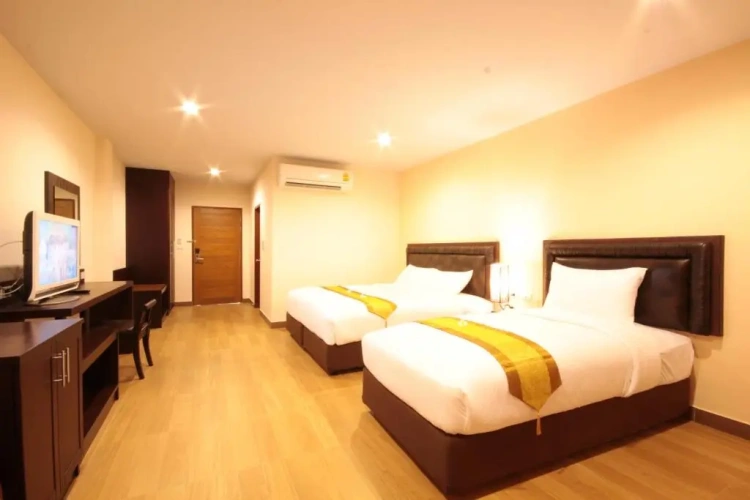 Standard Triple room with pool view