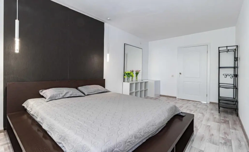 4 Bedrooms Apartment