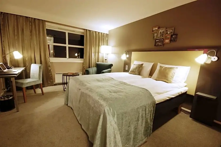 Standard Twin room with view