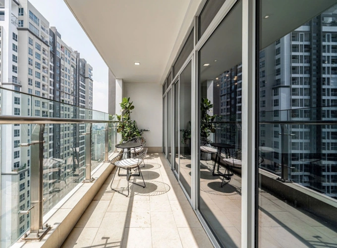 3 Bedrooms Royal Apartment with balcony and with city view