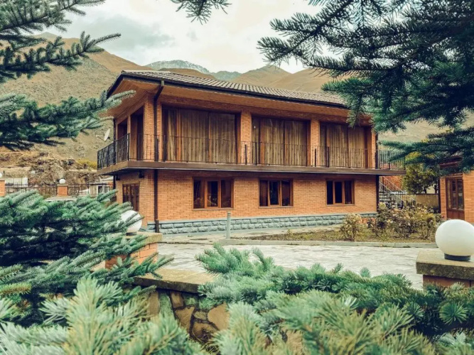 Family Hotel Vardisubani