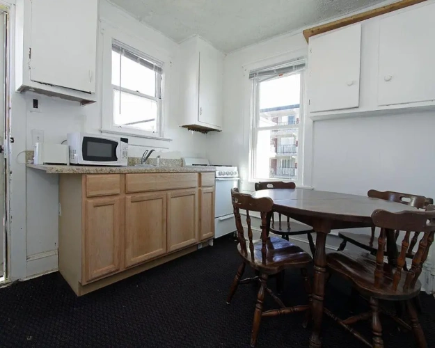 3 Bedrooms Apartment
