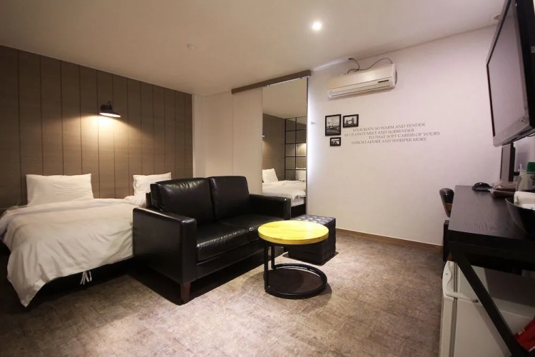 Paradise Hotel