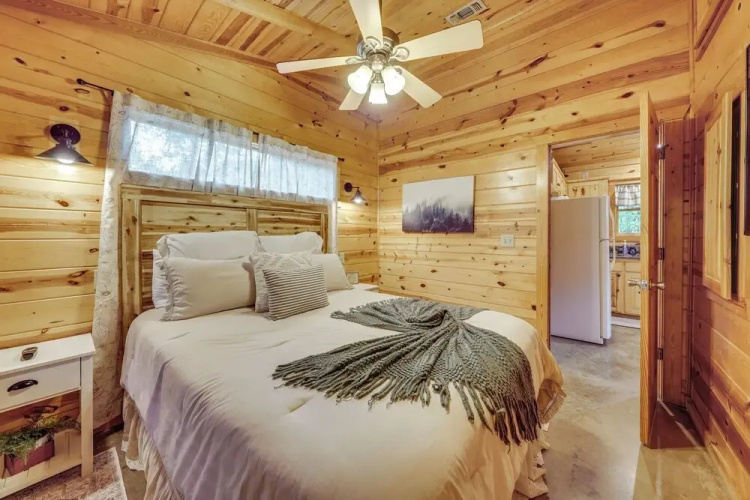 Hot Tub & Deck: Broken Bow 'azalea House'