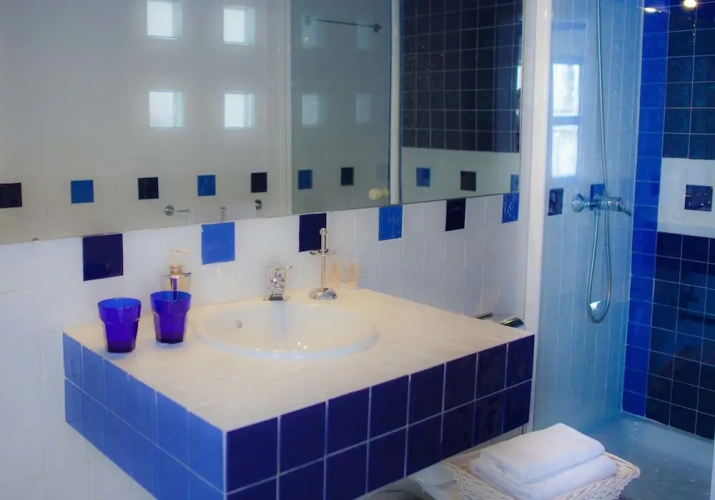 Superior Double Basement room
