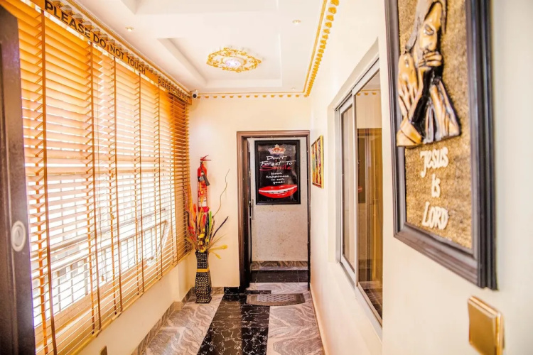 Tobby Royal Suites