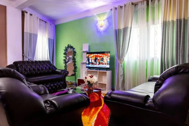 Lovely 1 - Bedroom rental unit with Free parking