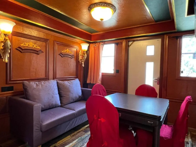 Country Utopian Inn