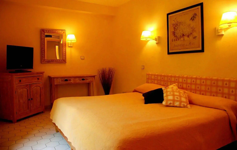 Hotel Les Mazets Des Roches