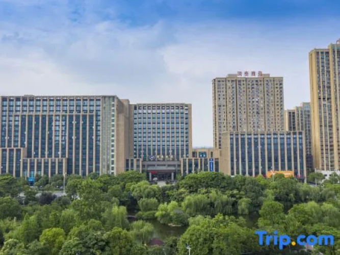 Yangzhong Juntai Hotel