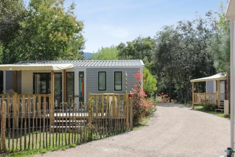 2 Bedrooms Bungalow