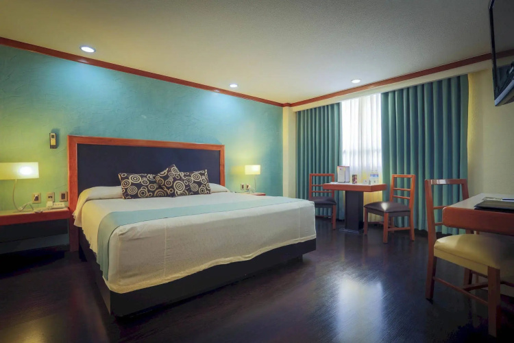 Hotel Abastos Plaza