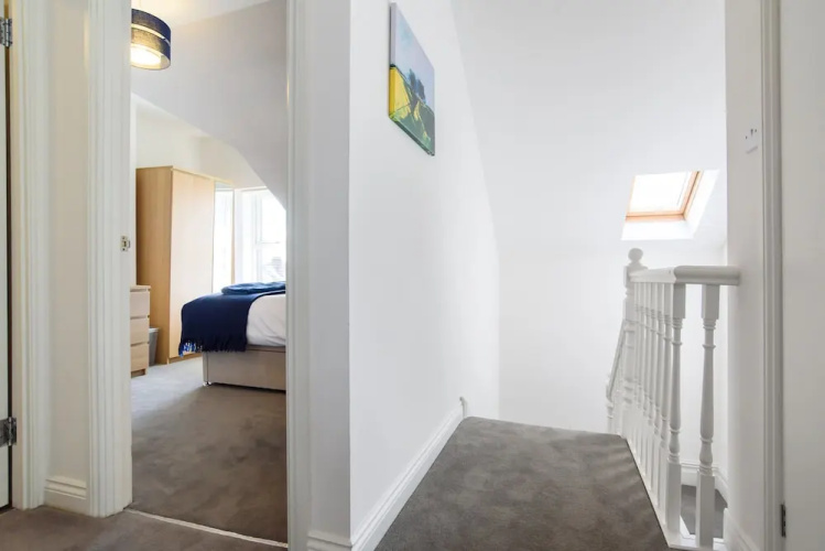 3 88A Albany Road