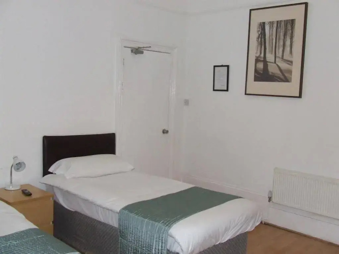Cedars House Hotel