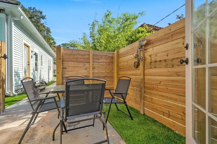Renovated Bungalow With Work Space Kitchen Patio