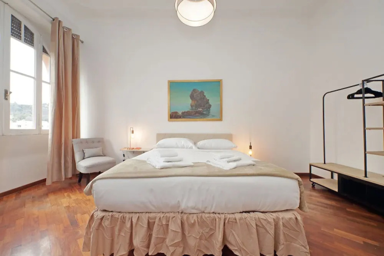 Giuliana Giant Apartment