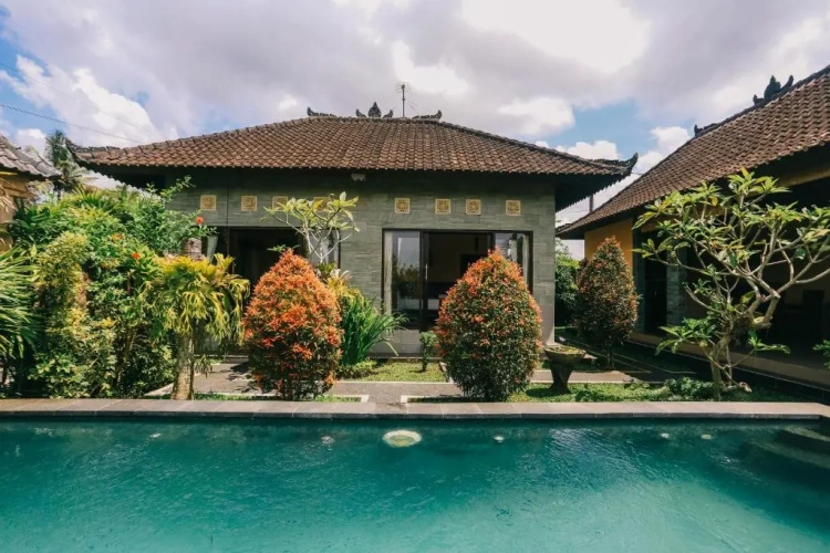 2 Bedrooms Villa