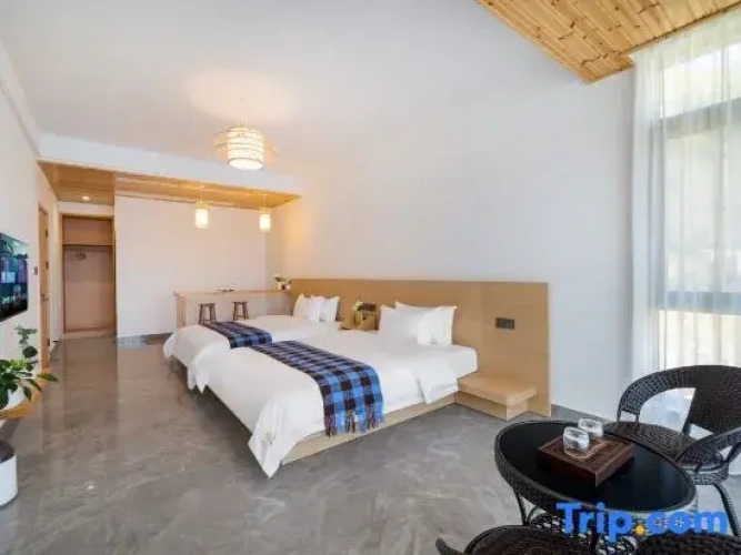 Standard room with mountain view