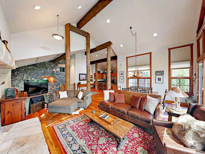 Luxe 4BR w/ Hot Tub on Golf Course
