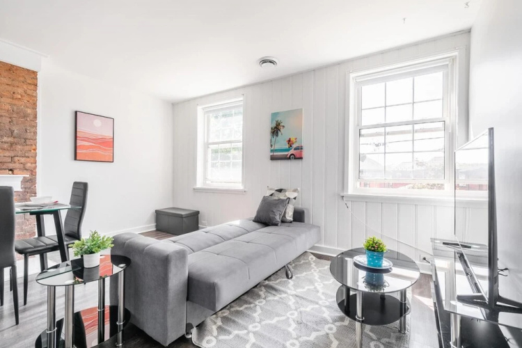 2BR Apt With Netflix - Close to Shopping Parks