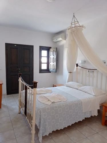 Studio with balcony and with partial sea view